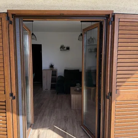 Val By Ta Leut Agency דירה *