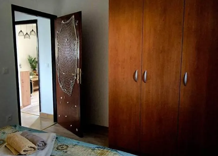 Val By Ta Leut Agency *