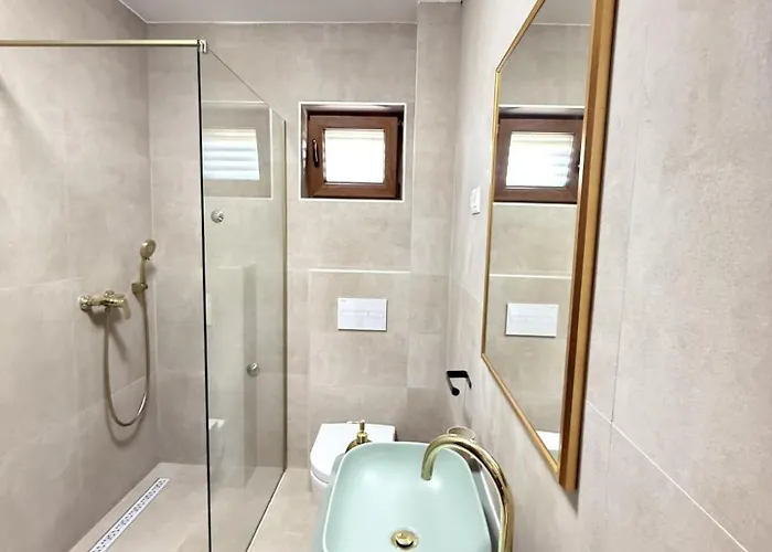 Val By Ta Leut Agency * פריבלאקה